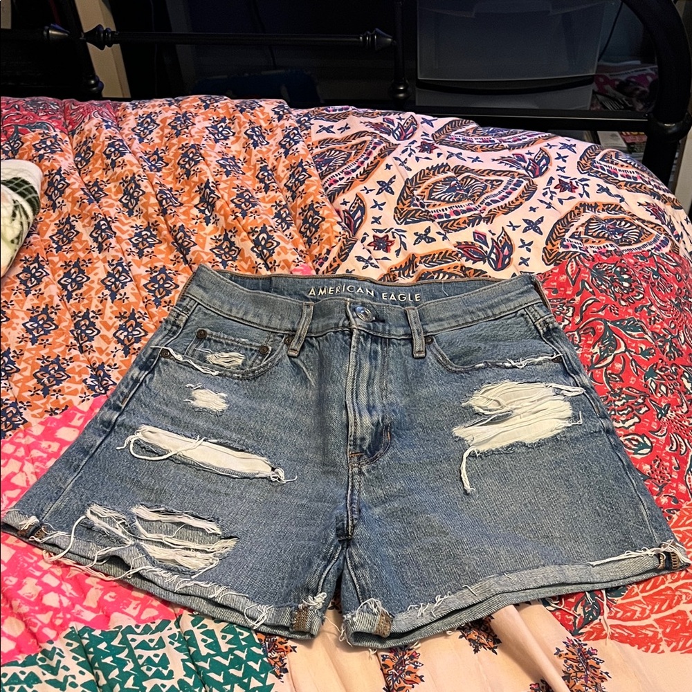 American Eagle distressed denim 90’s Boyfriend Shorts